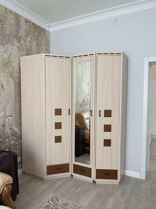 Продается шкаф угловой