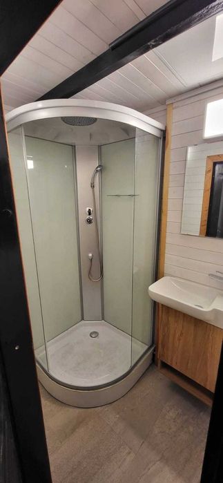 Tiny House - casuta pe roti, lemn masiv, construcție artizanală — 17 mp, complet mobilată, gata de iarnă.