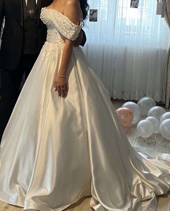 Rochie de mireasa unicat - satin premium , perle si cristale . Model atelier Turcia