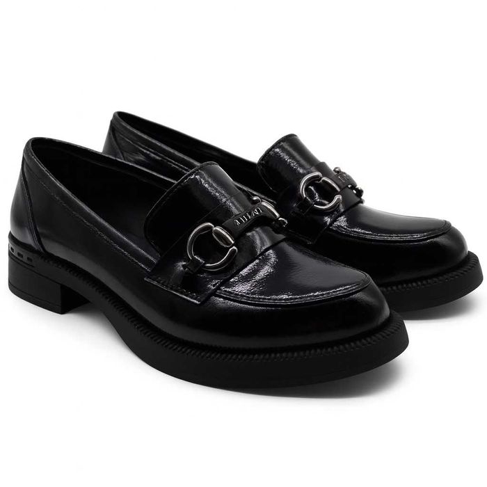 Дамски мокасини от естествен лак с декоративна тока