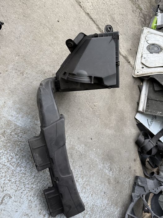 Carcasa filtru aer bmw e90 e91 e92 e93 330d 245cp n57
