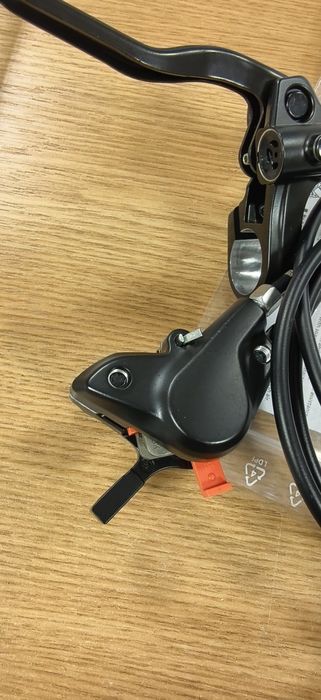 НОВИ Хидравлични спирачки Shimano BL-MT200 - комплект предна + задна