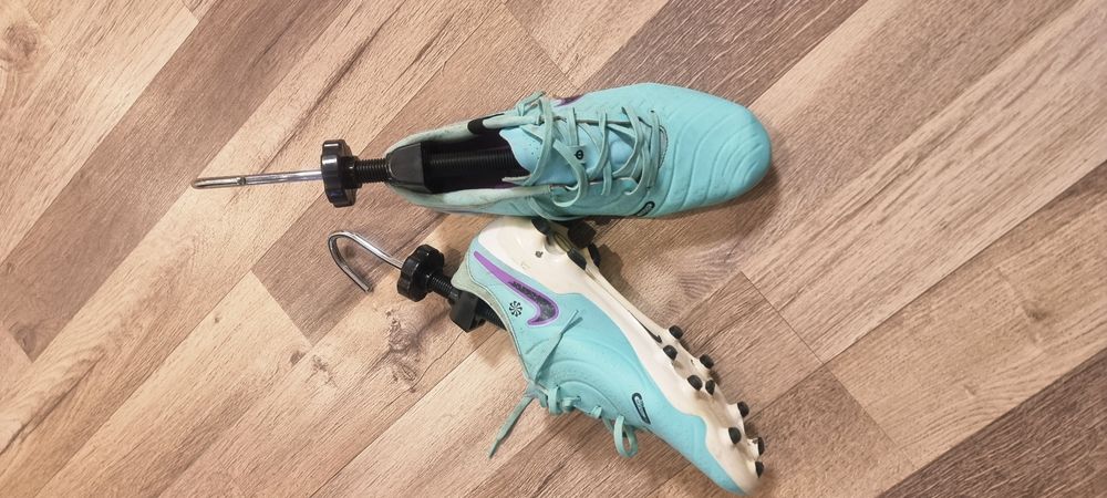 Ghete fotbal Nike Tempo