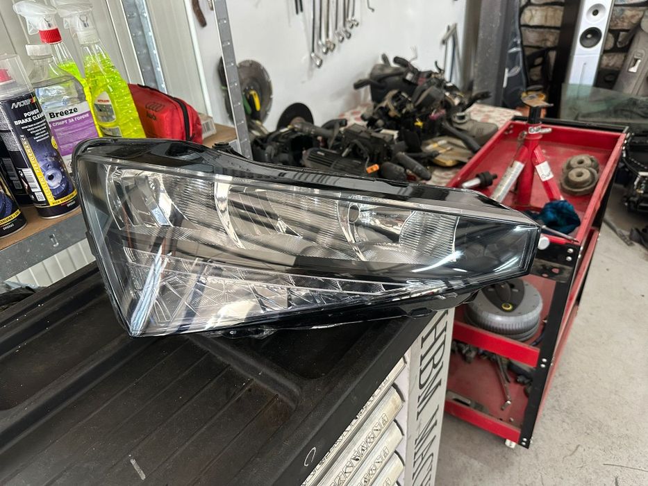 Десен фар за Шкода скала