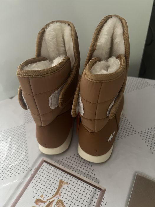 Новые зимние сапожки. Длина стопы 17см