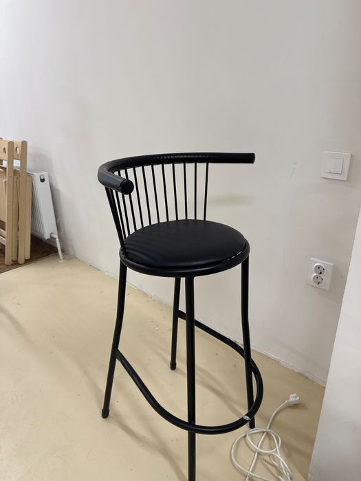 Барный стул черный
