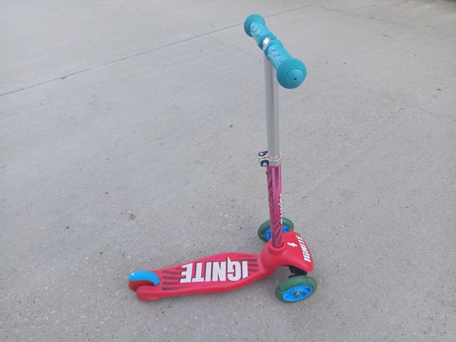 Trotineta 3 roti led copii 3-6 ani