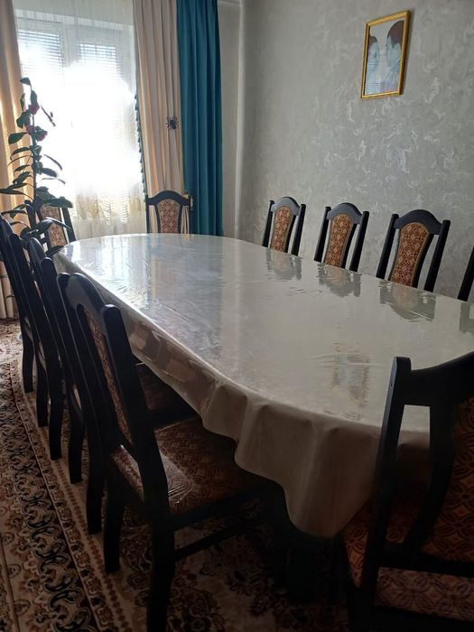 Продается шикарный новый стол и стулья