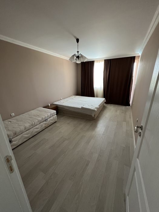 Тристаен под нарм