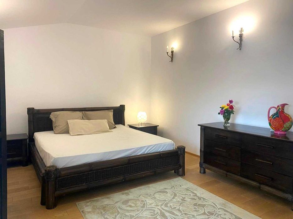 set dormitor bambus pat mare comoda si noptiere sibiu