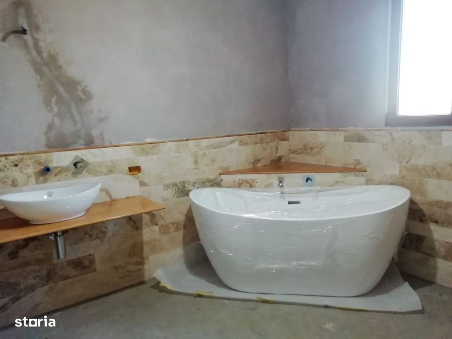 Casă de vânzare în cărămidă garaj, curte