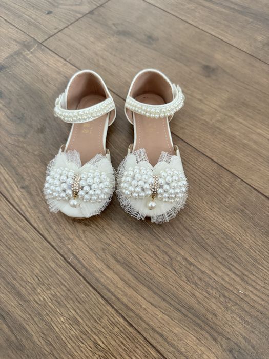 Аяқ киім қыз балаға