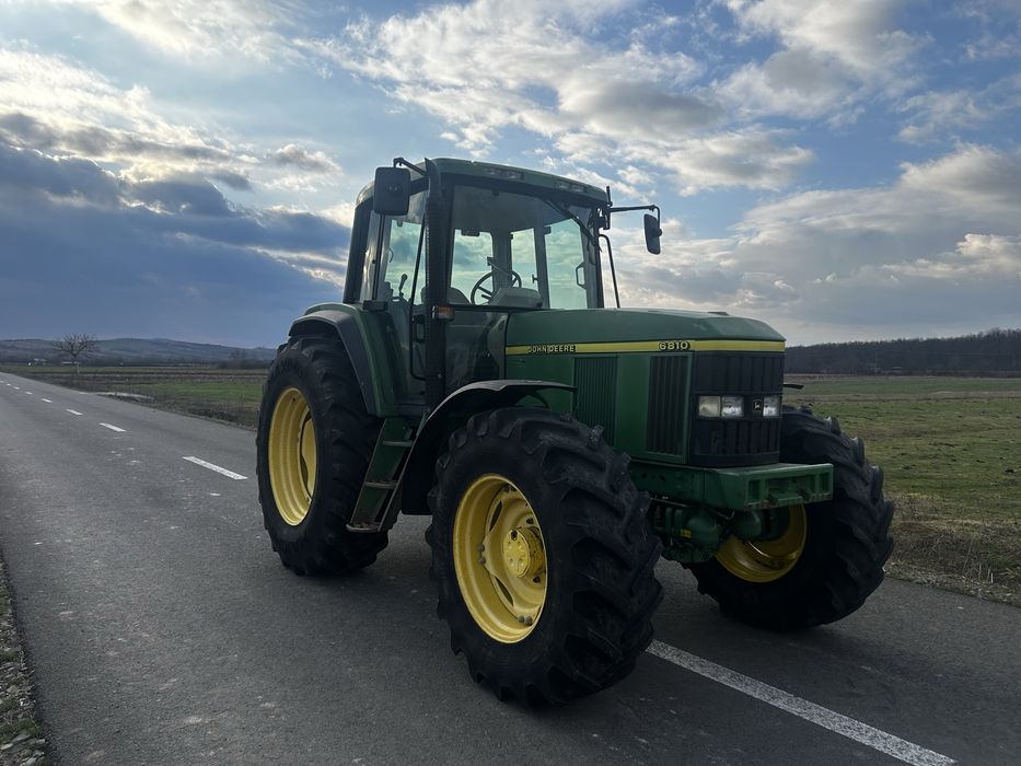 Tractor John Deere 6810