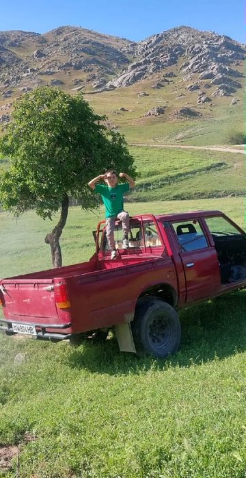 Nissan pick up sotiladi