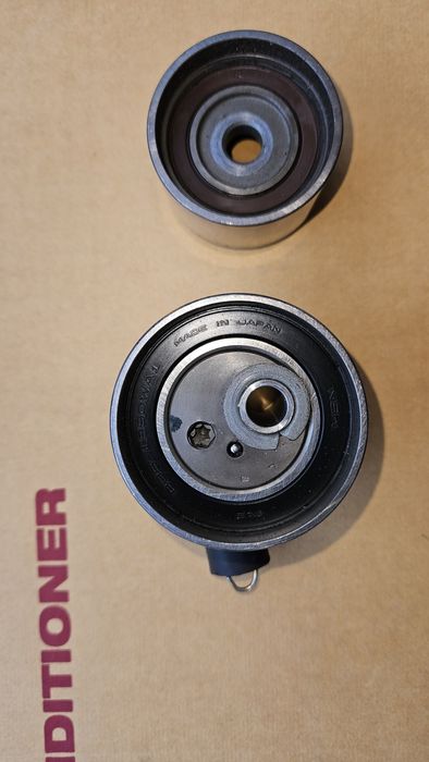 Ролка ангренаж и  ролка пистов ремък за Mazda 626,бензин