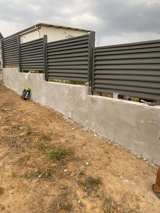 Constructii garduri din panouri stil jaluzele,sipca,tabla,plasa,BCA