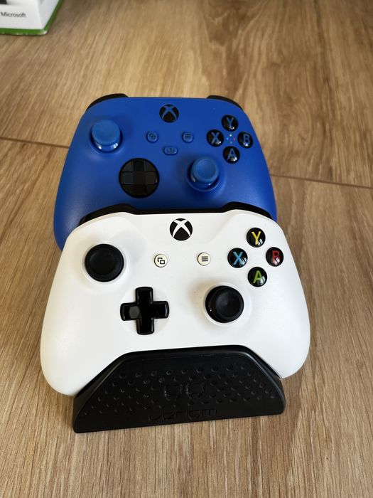 Xbox One S 1TB + 2 контролера + 5 игри + зарядна станция + кутия