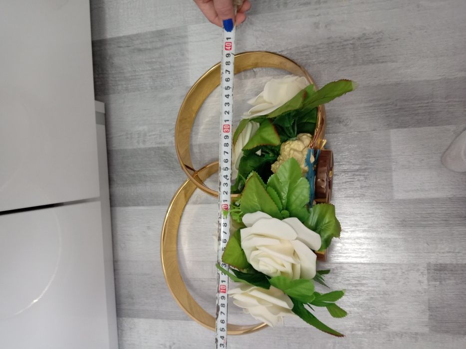 Aranjament floral, de pus pe mașină la nunti