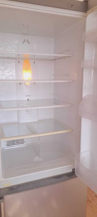 Холодильник LG б/у морозильник не морозит, охлаждает