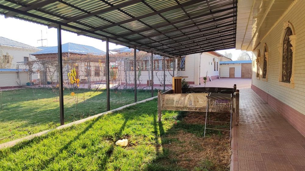 Xovli uy sotiladi Jalair