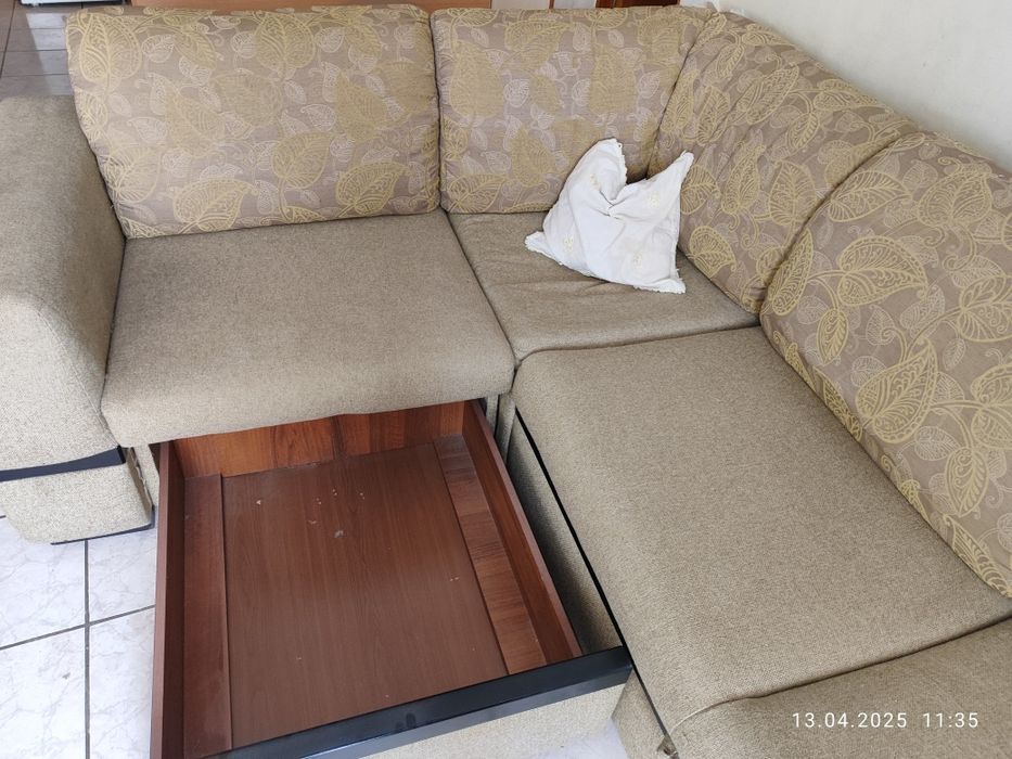 Диван оливкового цвета б/у