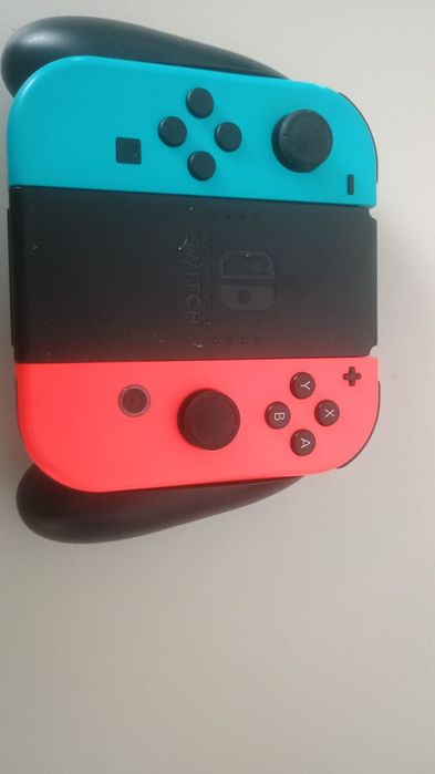 Vând consola Nintendo Switch Oled
