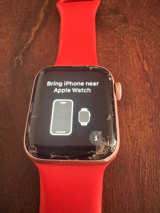 Apple Watch Series 5 40mm Gold – Funcțional, ecran spart