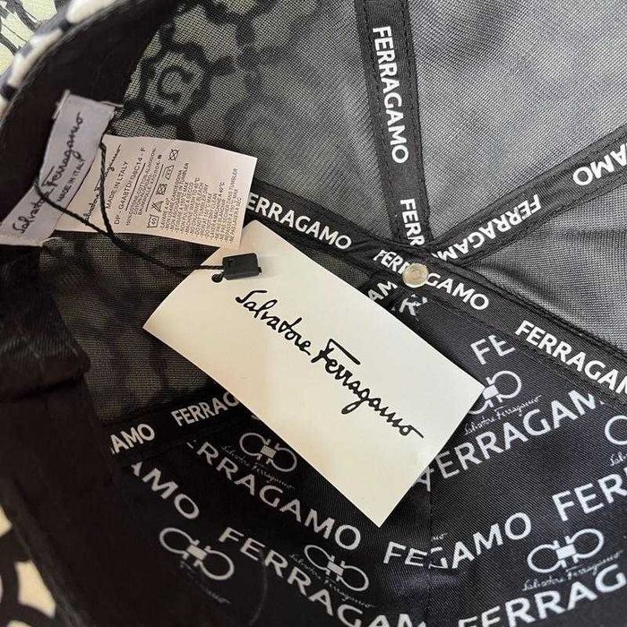 Ferragamo шапка Феррагамо тъмно синьо бяло shapka fashion