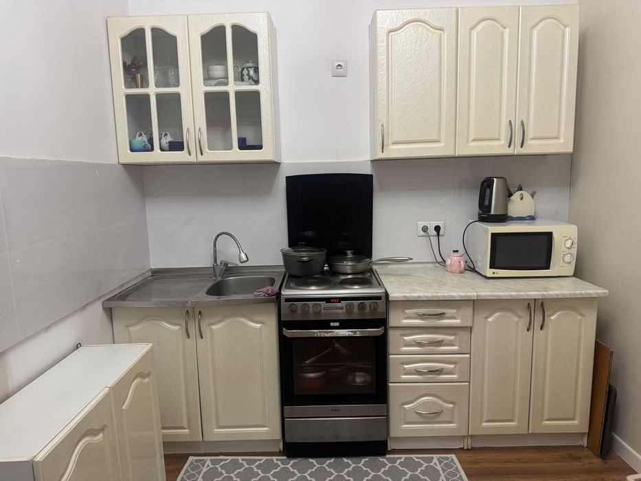 продам кухонный гарнитур и плиту