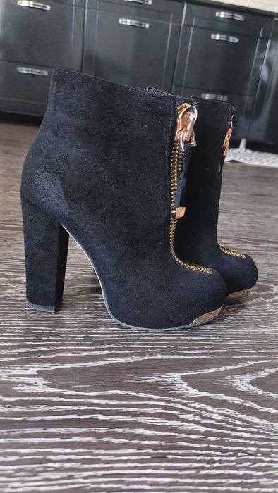 Полусапожки новые размер 35-36