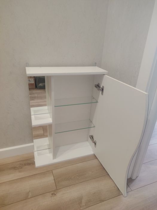 Шкафчик с зеркалом