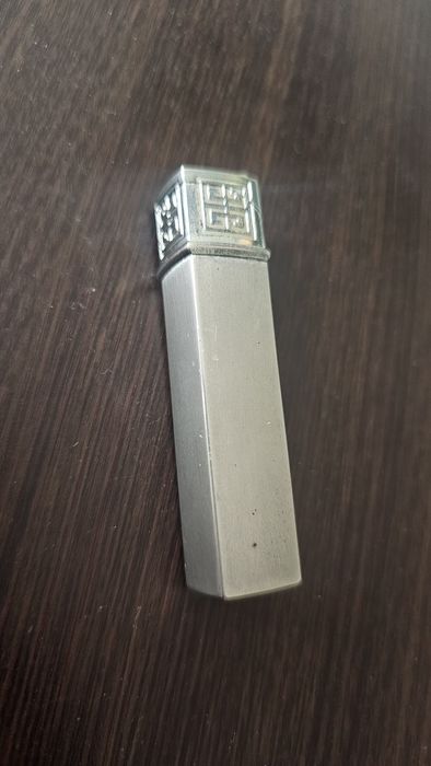 Brichetă givenchi 1600