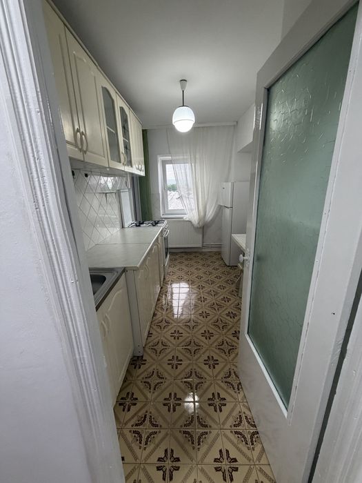 Inchiriez apartament 3 camere