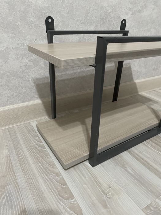 Навесная полка для комнпты