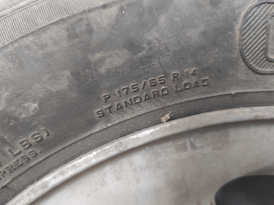 Гуми с джанти алуминиеви...