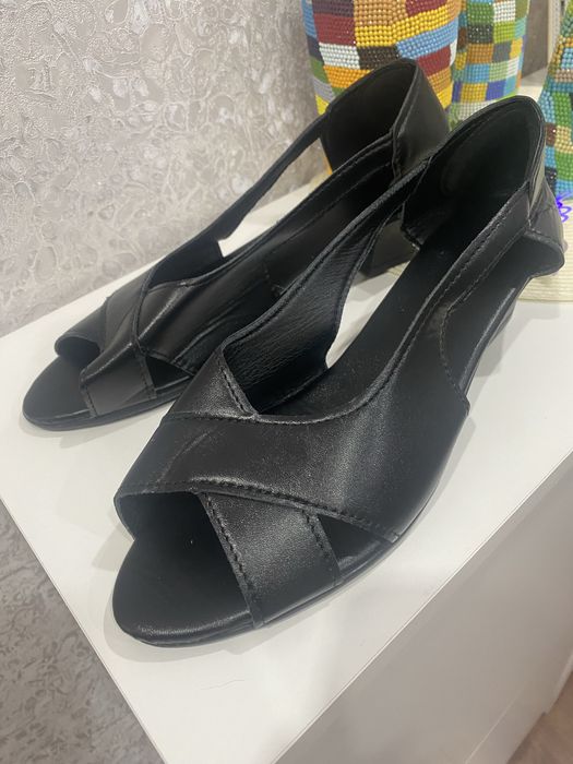 Новые размер 40-41 цена 1500