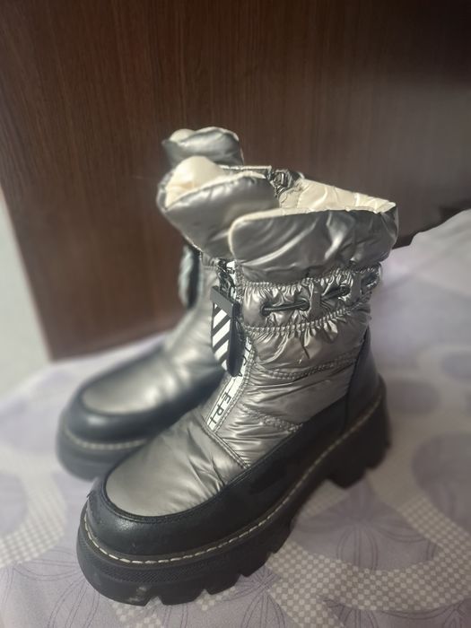 Дутики зимние для девочки 33 р