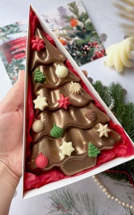 Шоколадная елочка с игрушками