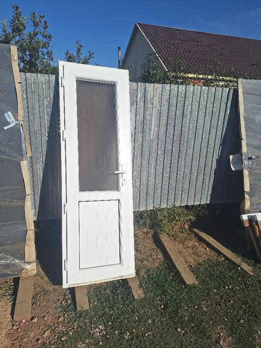 Продам пластиковые двери