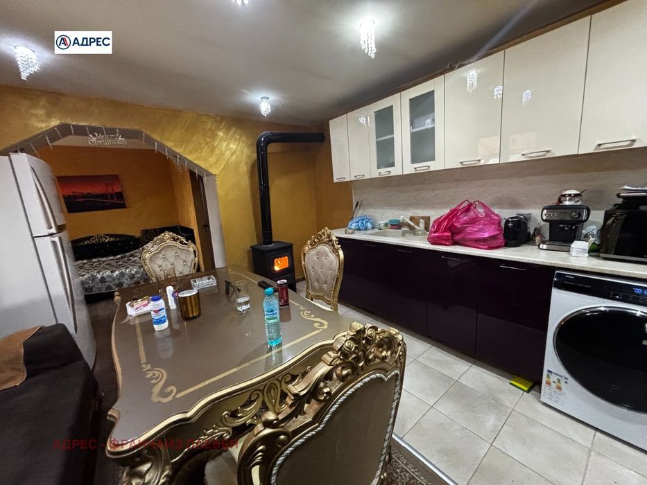 Къща в Плевен, област-с.Комарево площ 100 цена 85000