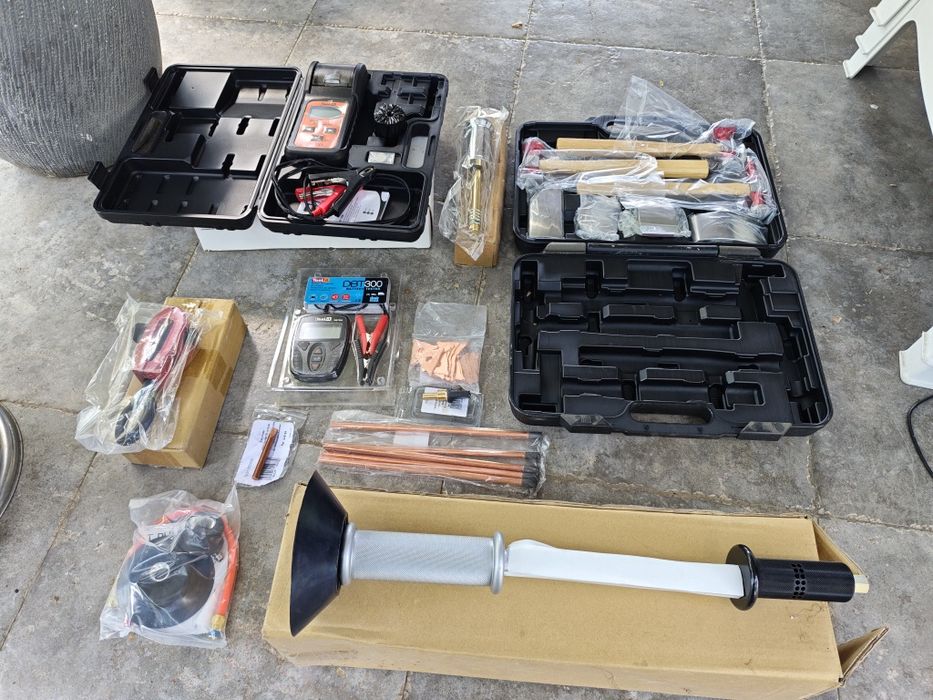 Tester acumulatori  trusa tinichigerie ventuza cu ciocan inertial clema tinichigerie stelute tras tabla carbune dat cald  mandrina saibe  electrod