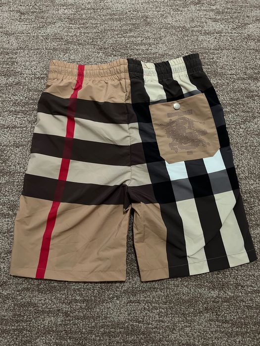 Pantaloni scurți Burberry – Model Check