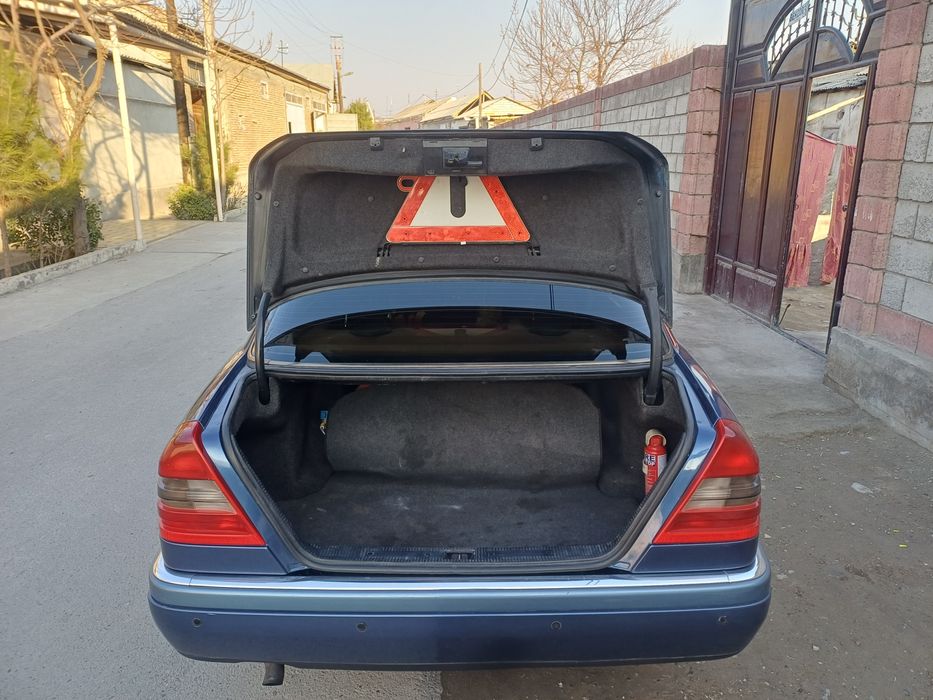 Mercedes-Benz 180c 1993 yil