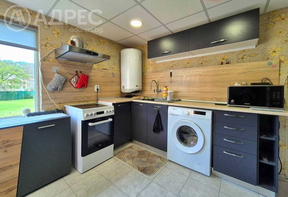 ДВЕ КЪЩИ, с. Николово, РЗП 135 кв.м., двор 1273 кв.м., с гараж