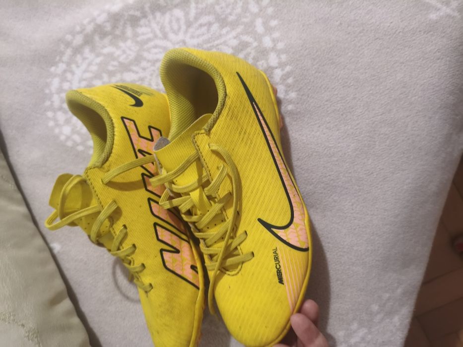 Ботонки Nike 38 и 35.5 момер