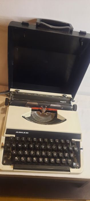 Mașină de scris portabilă Adler Tippa
