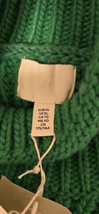 Ново със етикет.  Дамско оригинално пуловерче.  H& M.