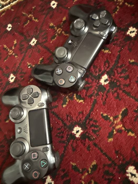 продаю ПС4 в хорошем состояний