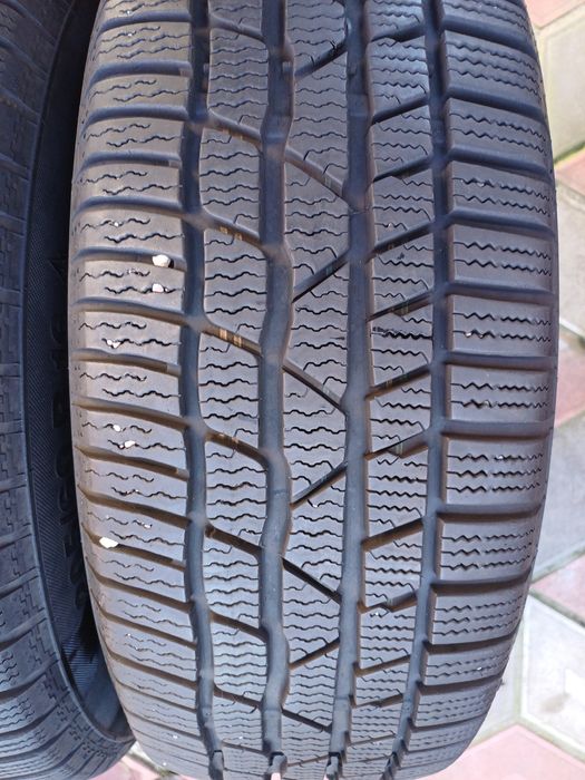 Vand 4 anvelope de iarna 205 60 r16 CONTINENTAL foarte bune
