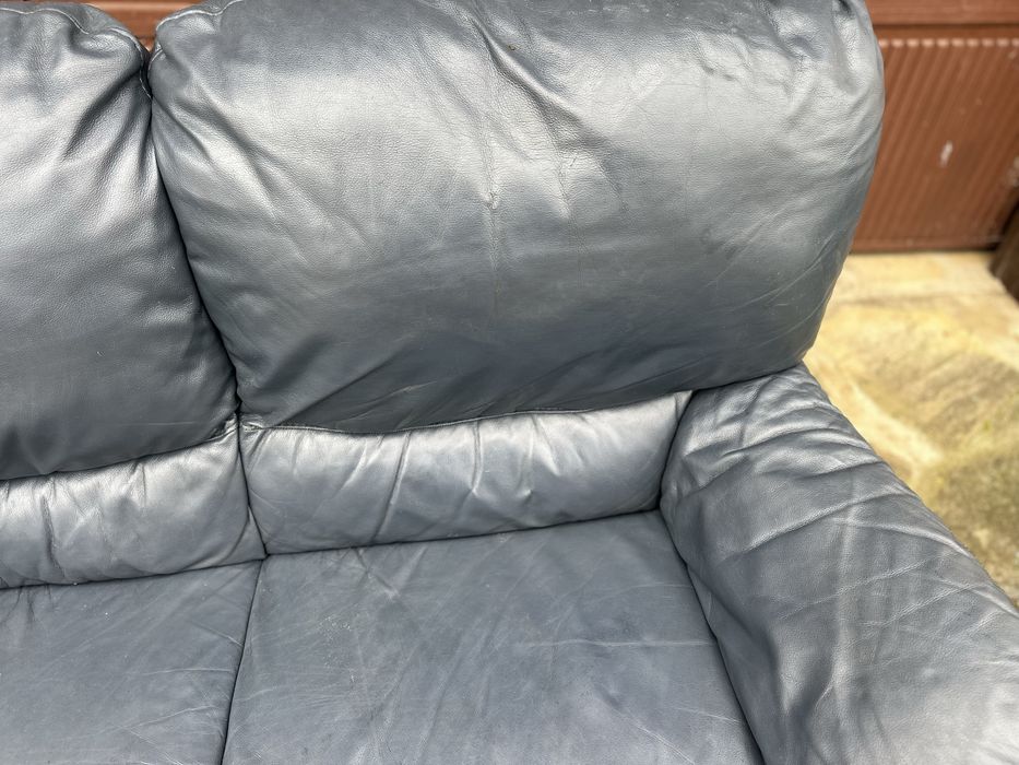 Кожен диван с 3 седалки с колелца